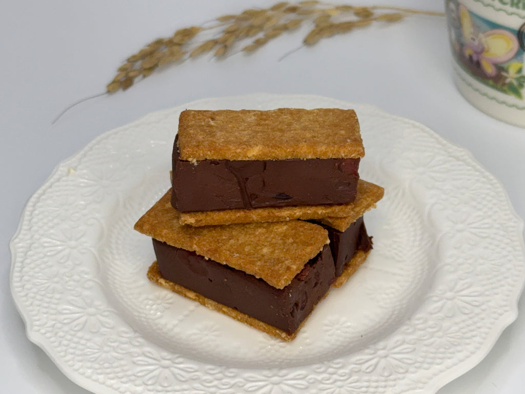 レーズンバターサンドとガナッシュサンドのギフト缶（冷凍）