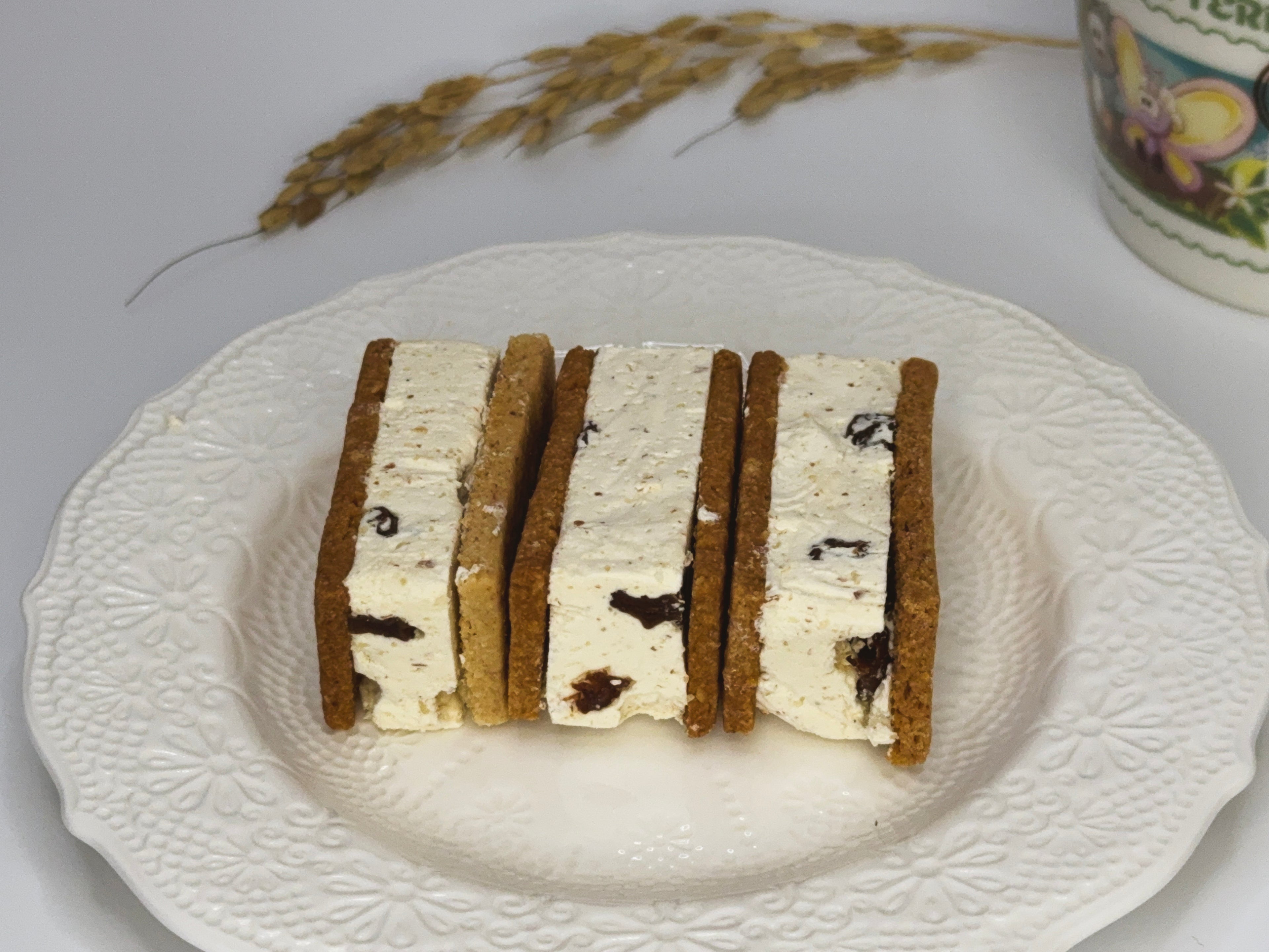 レーズンバターサンドとガナッシュサンドのギフト缶（冷凍）